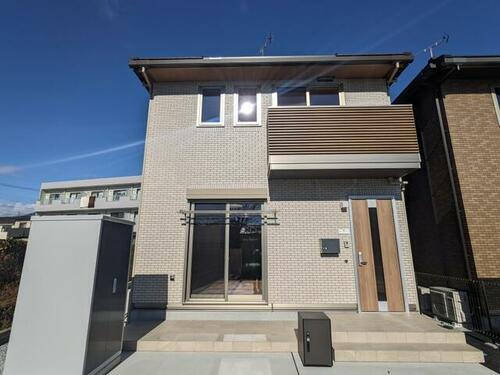 栃木県宇都宮市平松町  2階建