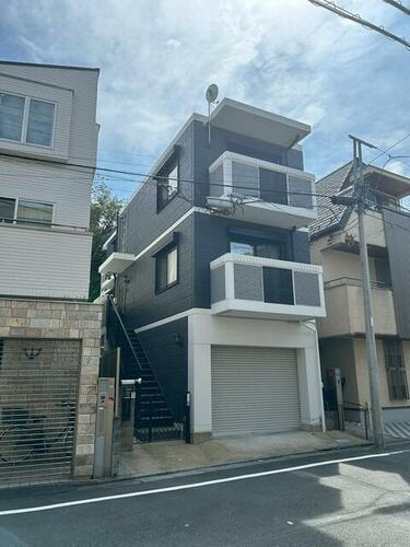 渋谷区富ヶ谷一丁目ガレージ付き戸建