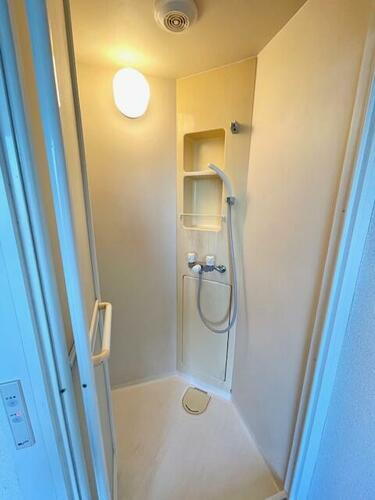 東京都新宿区北新宿３丁目 築28年10ヶ月 4階建