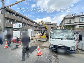 埼玉県草加市新善町 2階建 