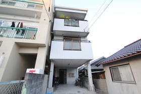 広島県安芸郡府中町鹿籠２ 3階建