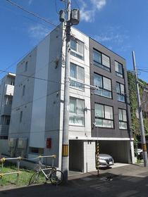 北海道札幌市中央区南二条西１８ 4階建 築9年11ヶ月