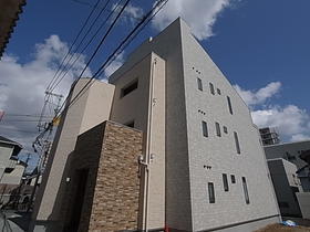 兵庫県神戸市須磨区月見山本町２ 3階建