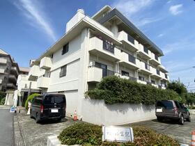 マンション富紀 5階建