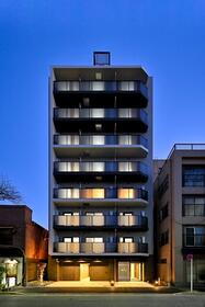 東京都荒川区東日暮里６ 築3年11ヶ月 9階建