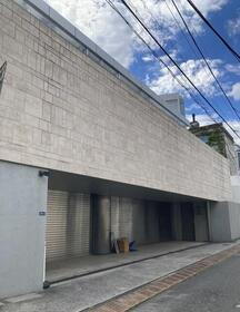 東京都渋谷区代々木４ 地上2階地下1階建 築26年4ヶ月