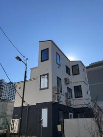 東京都新宿区百人町３ 3階建 築2年5ヶ月