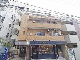 東京都渋谷区円山町 7階建