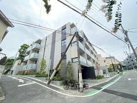 東京都目黒区上目黒３ 地上3階地下1階建 築3年