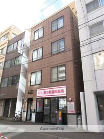 北海道札幌市中央区南三条西１２ 4階建