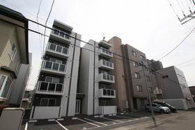 北海道札幌市白石区菊水八条２ 5階建