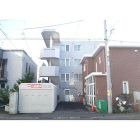 北海道札幌市中央区南十八条西１５ 4階建