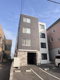 北海道札幌市西区山の手三条１ 4階建 築6年2ヶ月