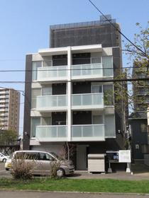 北海道札幌市中央区北四条西２０ 4階建 築9年1ヶ月