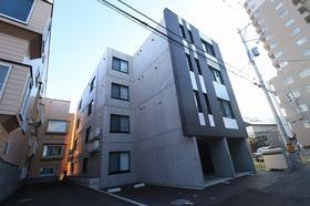 北海道札幌市豊平区平岸三条４ 4階建 築7年