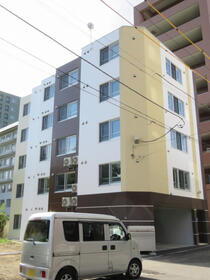 北海道札幌市中央区南十五条西１ 5階建 築8年2ヶ月