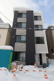 北海道札幌市白石区菊水三条１ 4階建 築2年5ヶ月