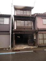 八尾町下新町貸家