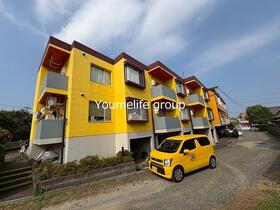 神奈川県伊勢原市白根 3階建 築30年9ヶ月