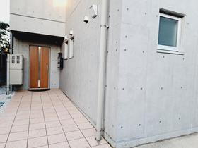 神奈川県逗子市逗子５ 3階建 築8年10ヶ月