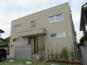 兵庫県西宮市仁川町１ 2階建 築8年10ヶ月