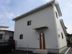 山形県山形市青田４ 2階建 