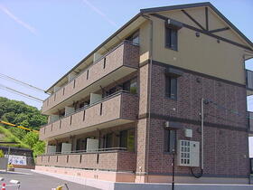 広島県福山市引野町南１ 3階建 築18年6ヶ月