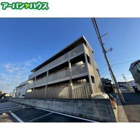 岡山県岡山市北区西長瀬 3階建 築10年