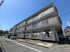大阪府豊中市利倉西１ 3階建