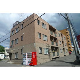 北海道札幌市中央区南二十条西１２ 3階建 築17年7ヶ月