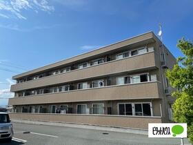 山形県東根市神町北２ 3階建 築12年10ヶ月