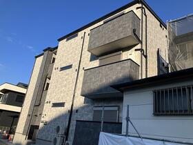大阪府豊中市桜の町６ 3階建 
