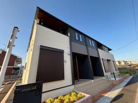 千葉県市原市君塚３ 2階建 