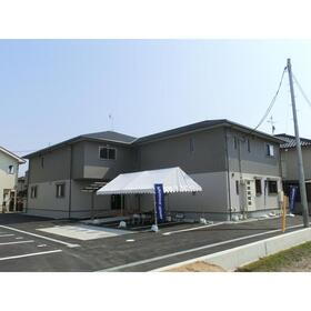 チッタ・デ・国府 地上2階地下1階建