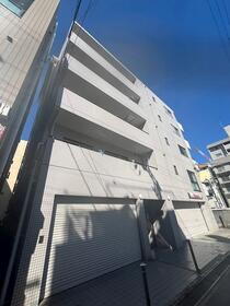 Ａｐａｒｔｍｅｎｔｓ　大倉山 6階建