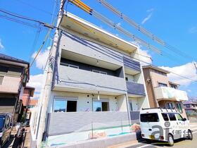 東京都小平市栄町２ 3階建