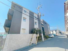 ラフィナート和泉 3階建