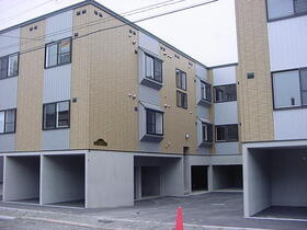 北海道札幌市白石区菊水元町七条２ 3階建 築21年7ヶ月