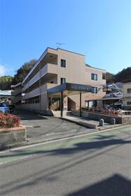 愛媛県松山市星岡１ 3階建 築22年9ヶ月