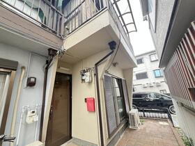兵庫県尼崎市立花町３ 2階建