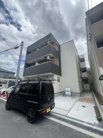大阪府茨木市沢良宜浜２ 3階建