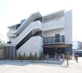 大阪府豊中市石橋麻田町 3階建