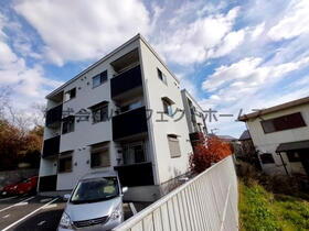 クラウディア香里ケ丘 3階建