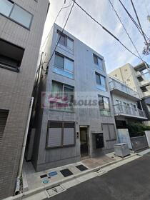 東京都新宿区戸塚町１ 4階建 築1年10ヶ月