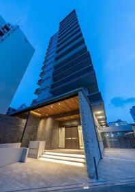 東京都新宿区西新宿８ 14階建 