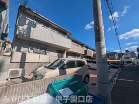 兵庫県西宮市小松町２ 賃貸アパート