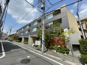 東京都目黒区中目黒３ 地上3階地下2階建 築17年6ヶ月