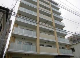 東京都江東区亀戸７ 8階建