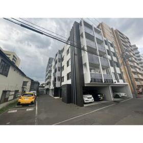北海道札幌市中央区南八条西１ 5階建 築6年3ヶ月