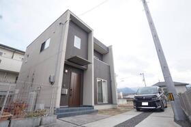 愛媛県東温市志津川南５ 2階建 築9年5ヶ月